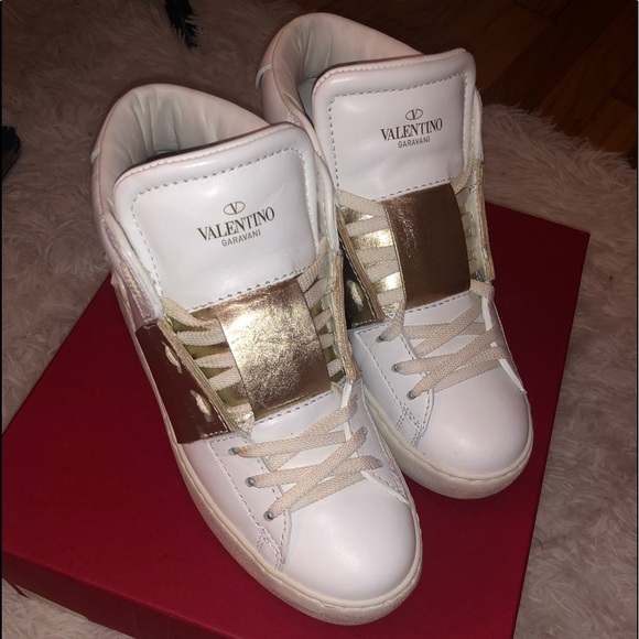 Valentino Shoes - AUTHENTIC Valentino high top rockstud shoes Valentino Shoes - AUTHENTIC Valentino high top rockstud shoes